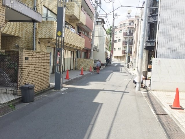 大塚ビル ビル前面道路