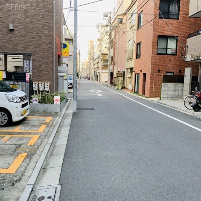 共栄ビル ビル前面道路