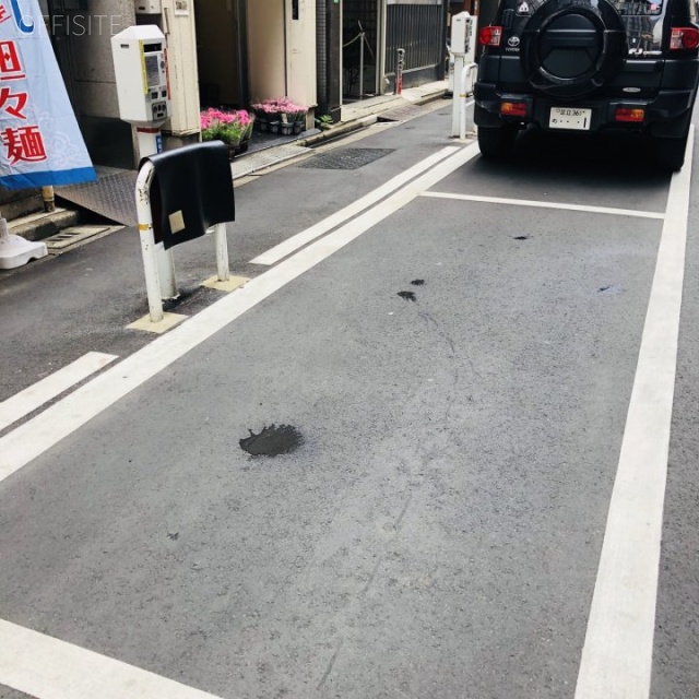 井上第2ビル 目の前に白枠駐車場