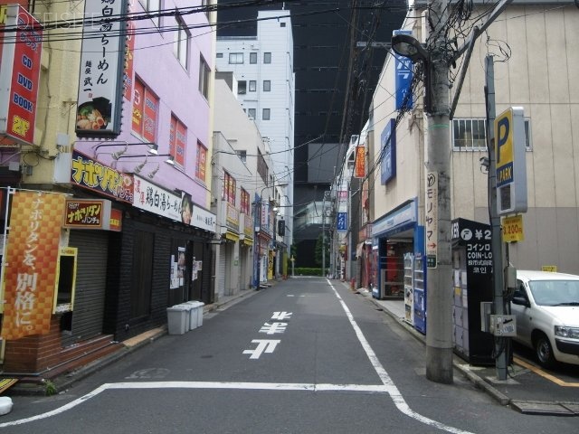 白銀会館ビル ビル前面道路