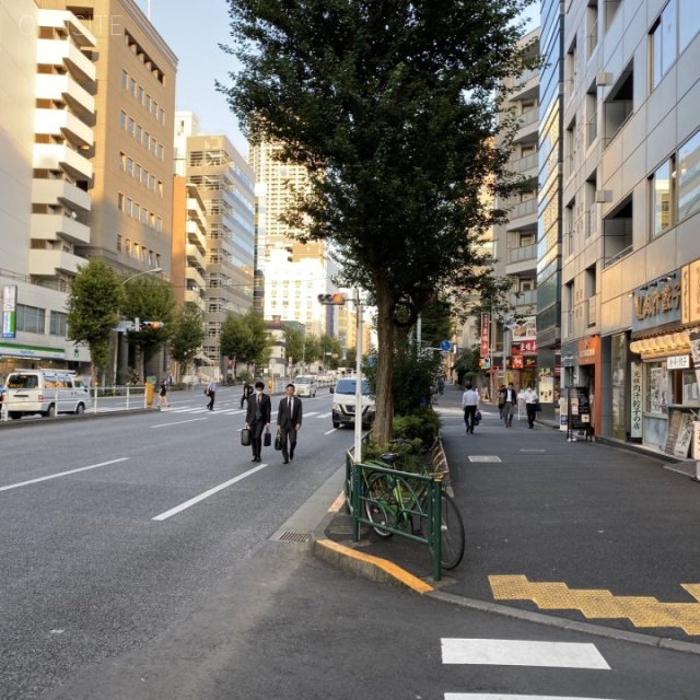 新宿北斗ビル ビル前面道路
