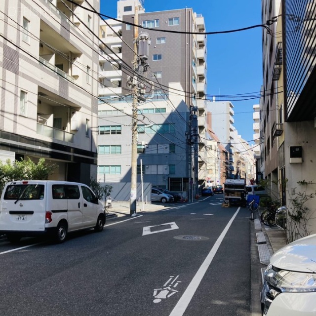 興和日本橋ビル ビル前面道路