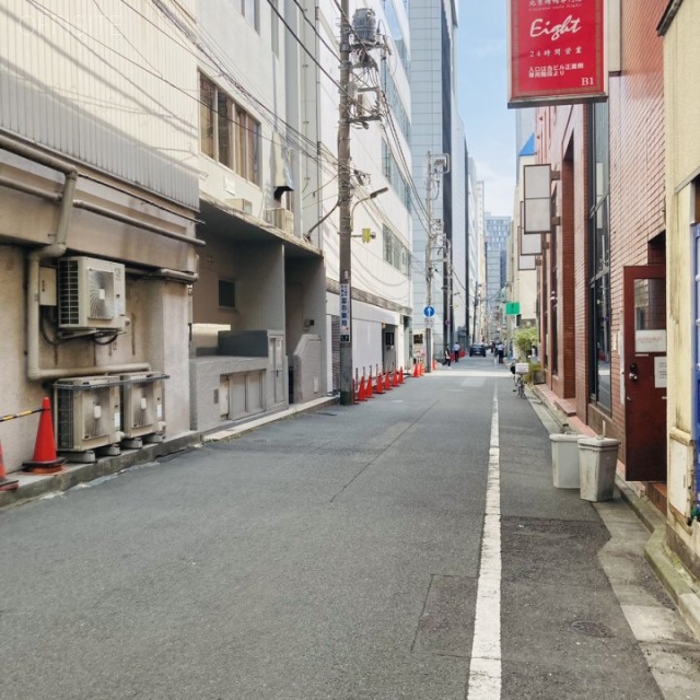 赤坂中村屋ビル ビル前面道路