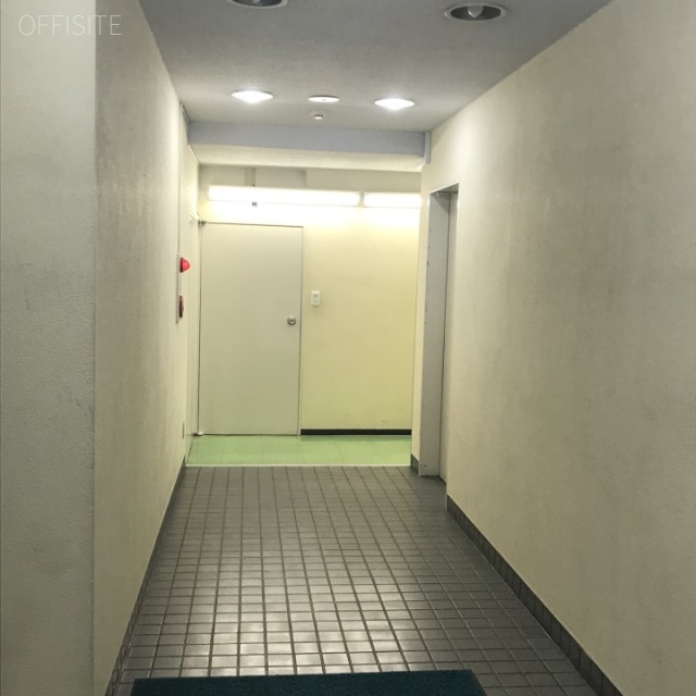 日原ビル エントランス