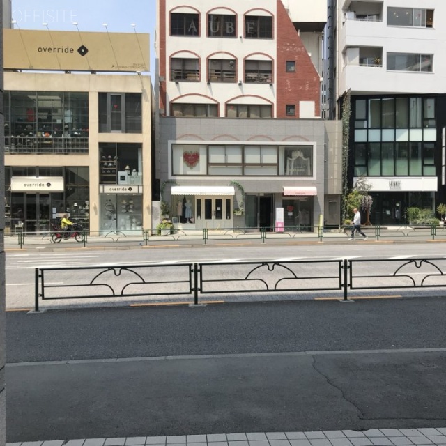 原宿ソフィアビル ビル前面道路