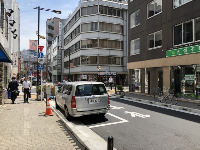 浅井ビル ビル前面道路