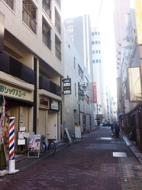M plusビル ビル周辺道路