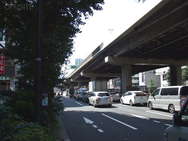 青木ビル ビル前面道路