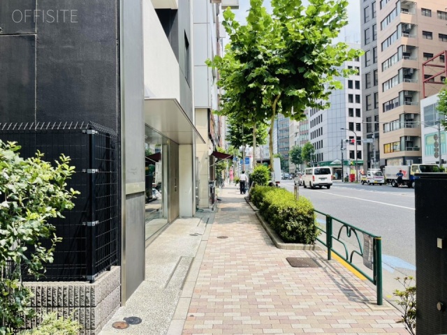 ACN神田司町ビル　前面歩道