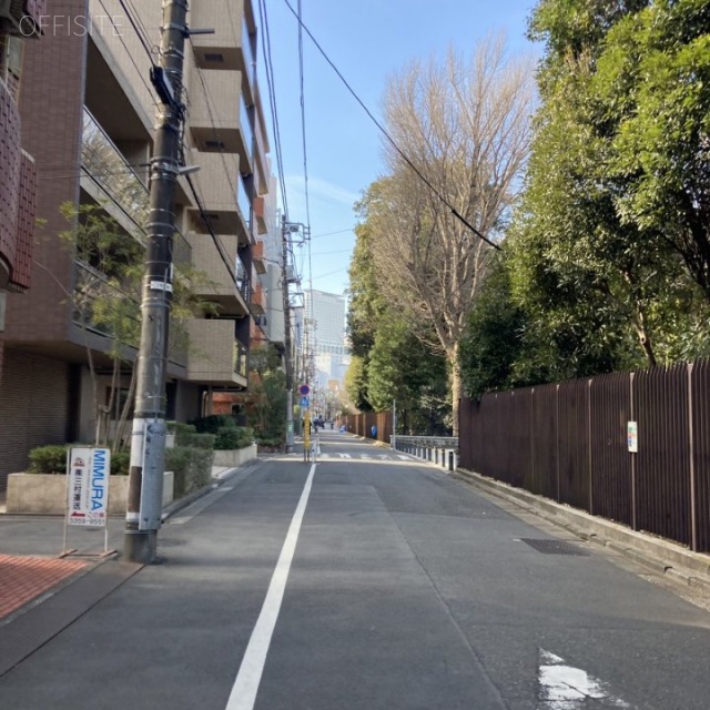 コートリィ ビル前面道路