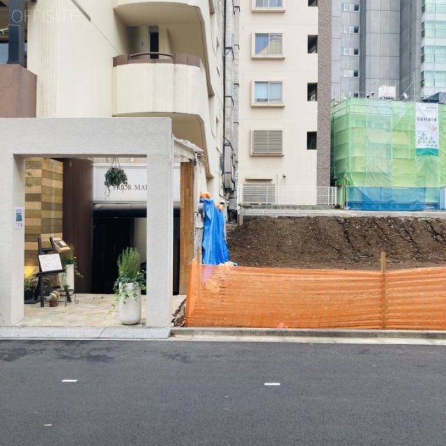 グランエストビル ビル前面道路