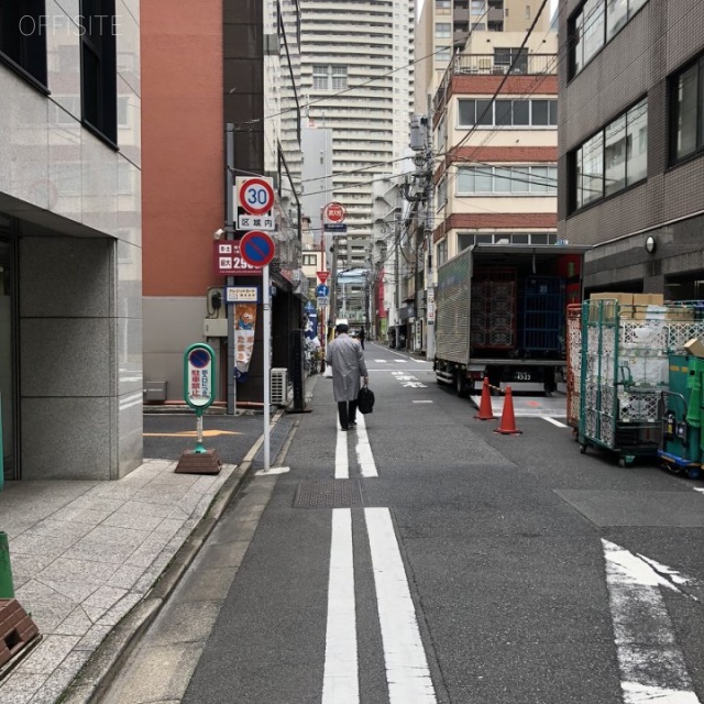 第一長谷川ビル ビル前面道路