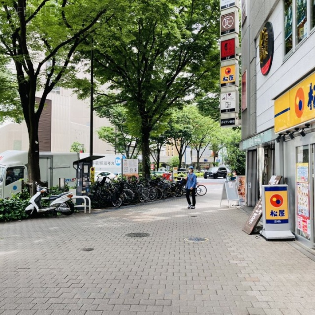 ダイアン新宿ビル ビル前面道路