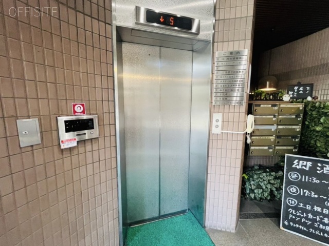 ニュー徳栄ビル　エントランス