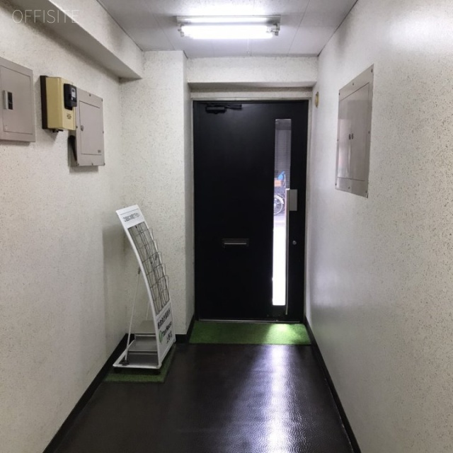 岩瀬ビル エントランス