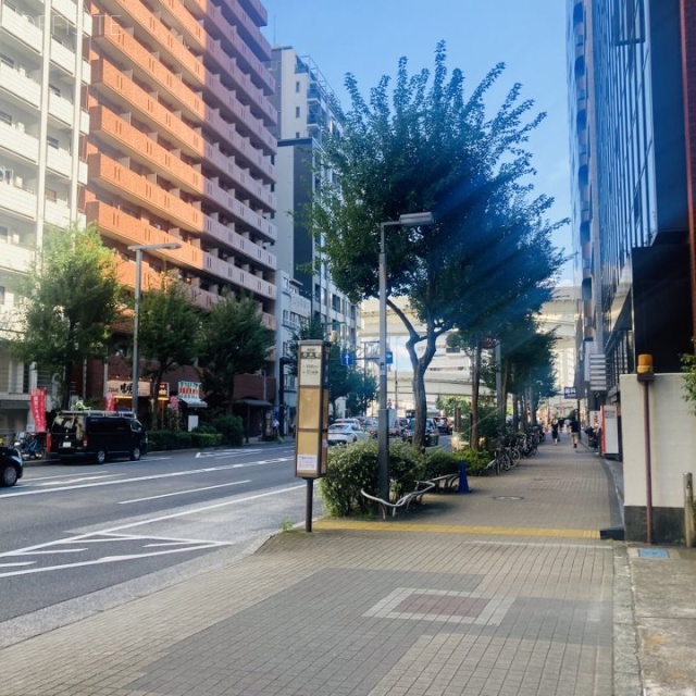 イマス西新宿第一ビル ビル前面十二社通り