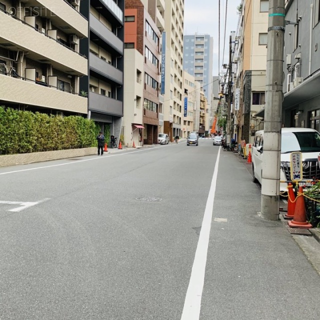 ストーク東神田 ビル前面道路