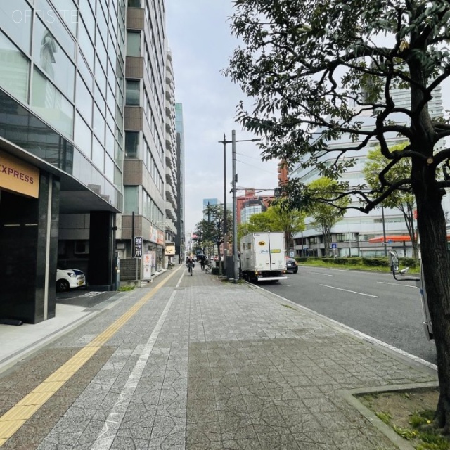 花京院ビルディング 前面の駅前通