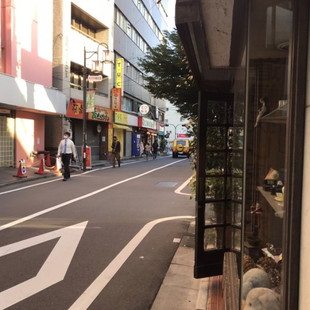 早川ビル ビル前面道路
