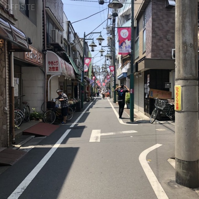 関ビル ビル前面道路