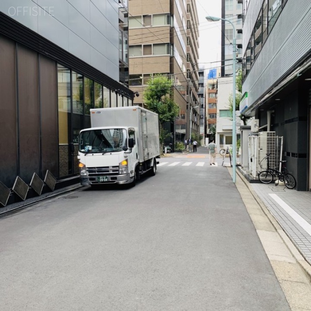 東商共同ビル ビル前面道路