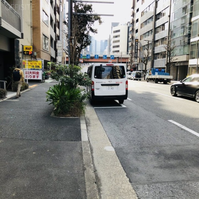 国際岩本ビル ビル前面道路