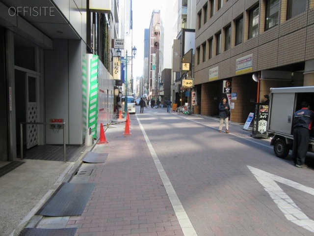 銀座小柳ビル ビル前面道路
