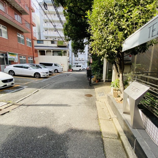 広尾セオハウス ビル前面道路