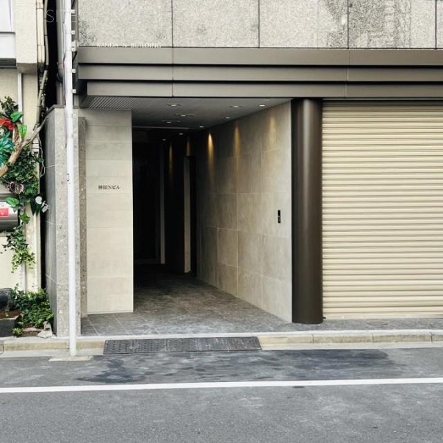 JPーBASE神田　オフィスビル出入口