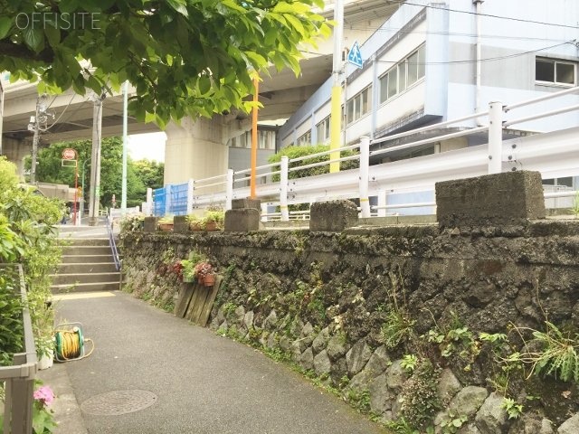 矢作ビル ビル前面道路