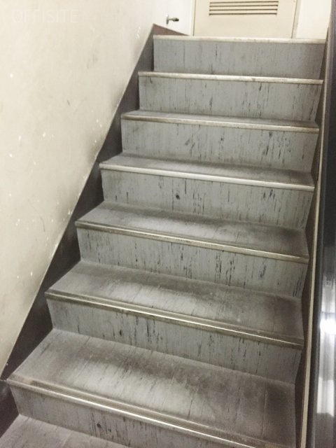 シムラビル 階段