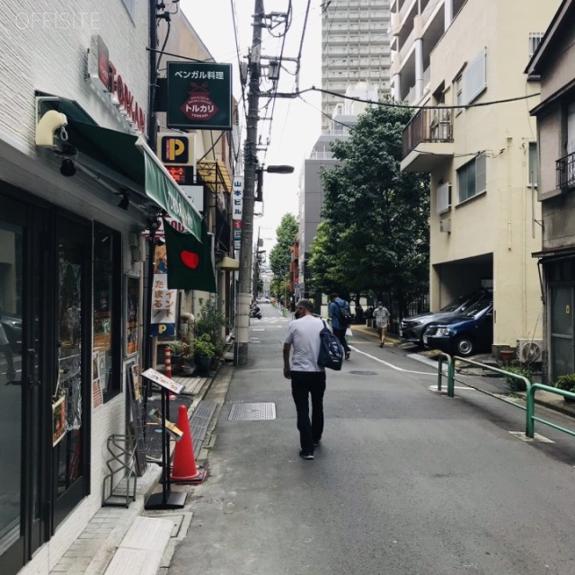 鳴海ビル ビル前面道路