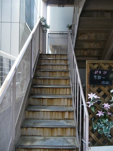 小林ビル エントランス