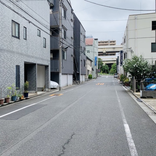 昌平堂冬木ビル ビル前面道路