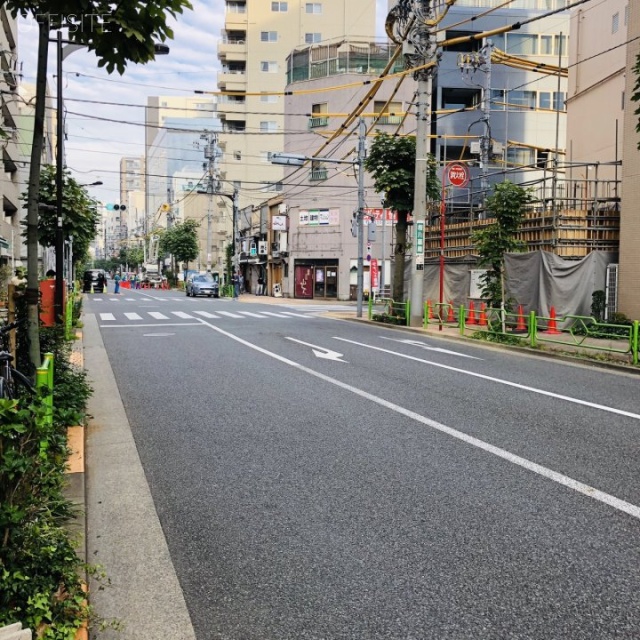 サンパーク東京銀座　ビル前面道路