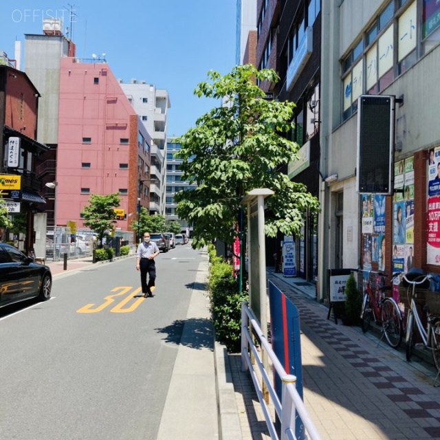 高田ビル ビル前面道路