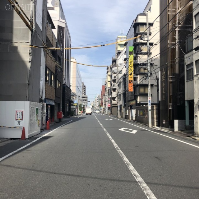 ロイヤルガーデン8ビル ビル前面道路