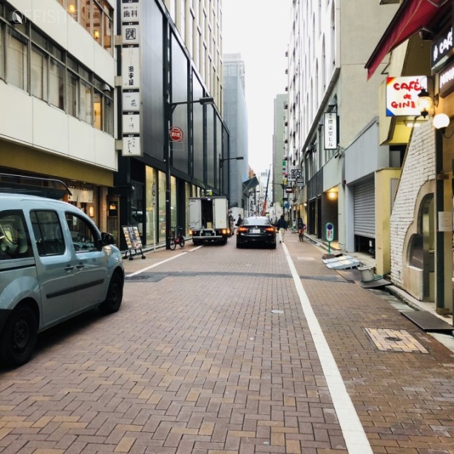 若松ビル ビル前面道路