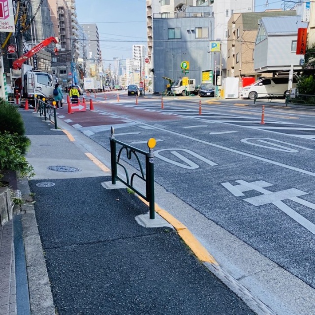 湯島ベアービル ビル前面道路