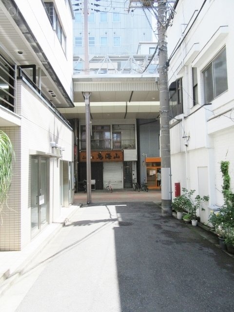佐竹SHビル ビル前面道路
