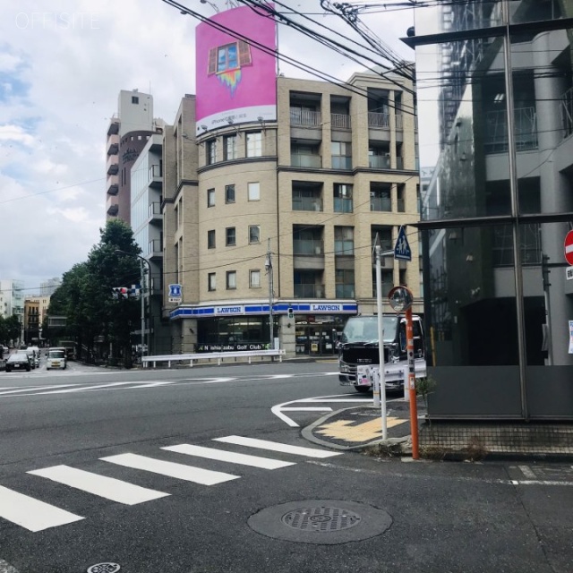 ベルジュール麻布 ビル前面道路