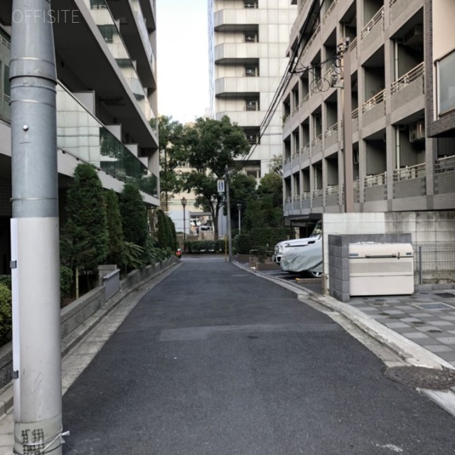 ダイユウビル赤坂 ビル前面道路