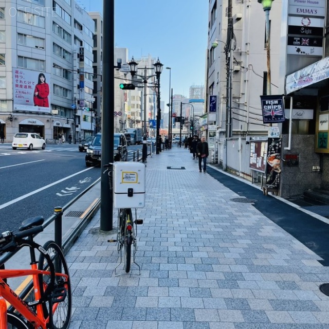 SPACES六本木 ビル前面道路