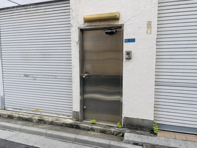 金子ビル　オフィスビル出入口