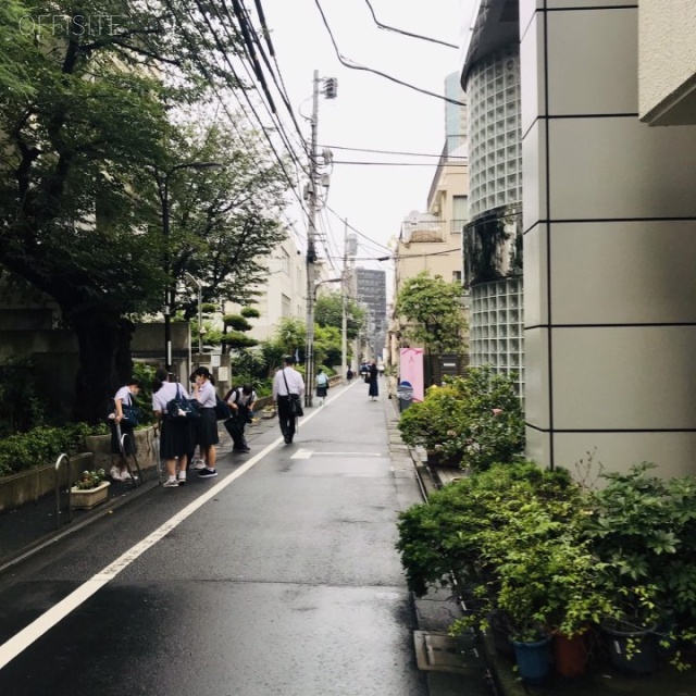 五十鈴ビル ビル前面道路