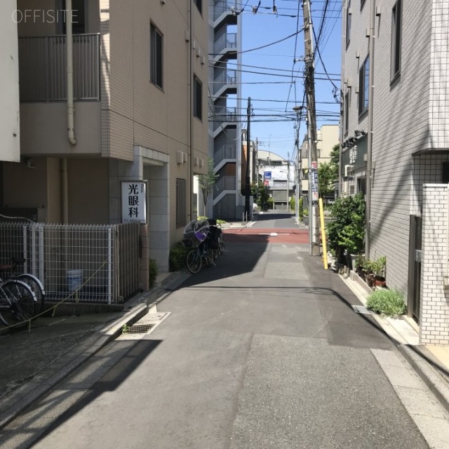 科研ビル(別館) ビル前面道路