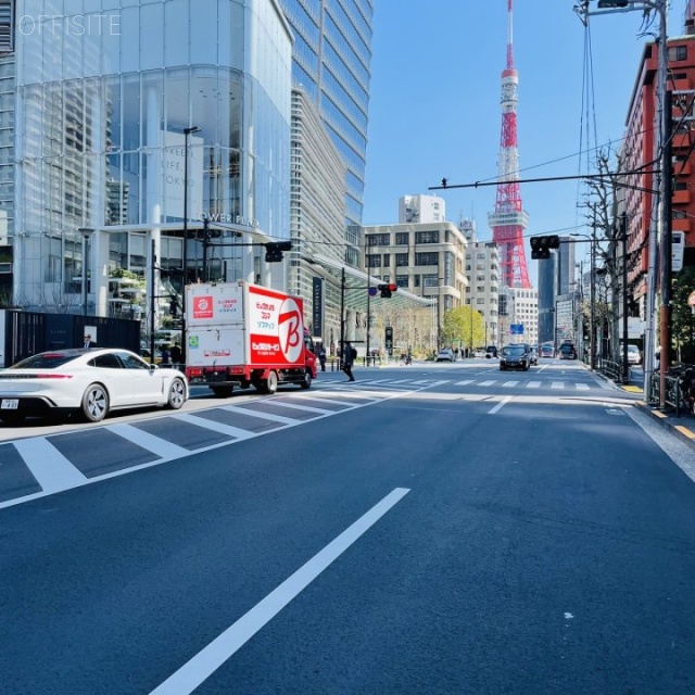 中央飯倉ビル 前面に外苑東通り