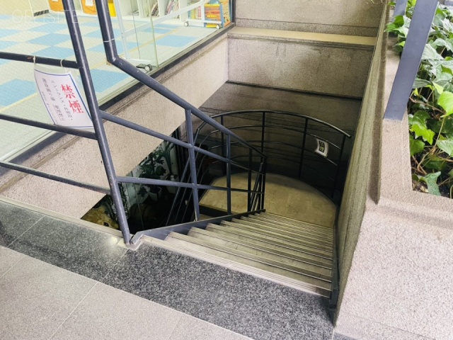 本郷ビル　階段