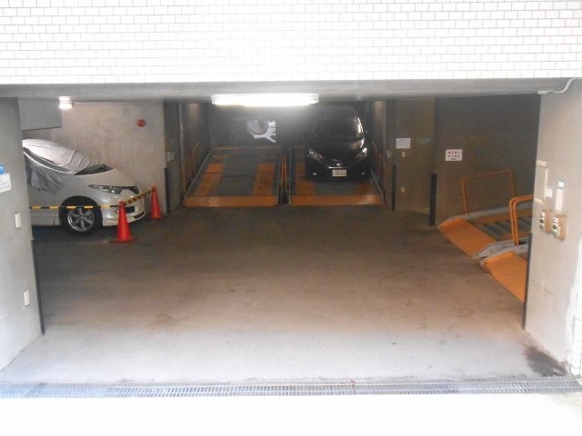 藤和ハイタウン新宿 駐車場