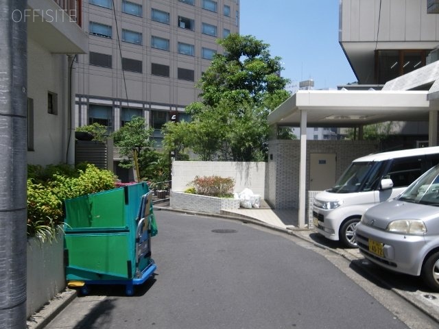 エグゼクティブ渋谷 ビル前面道路